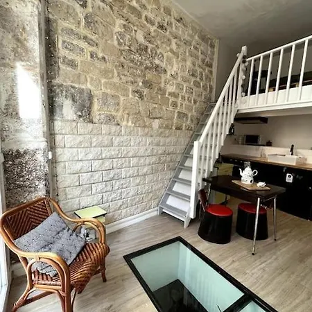 Grand Triplex Calme Avec Cour Privee Appartement Paris