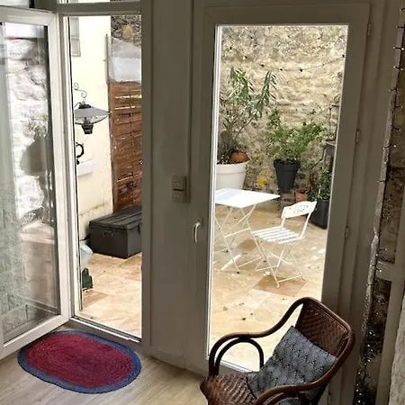 Appartement Grand Triplex Calme Avec Cour Privee Paris