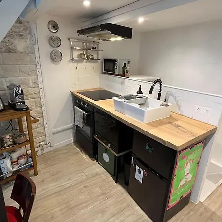 Appartement Grand Triplex Calme Avec Cour Privee