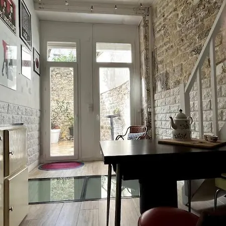 Apartamento Grand Triplex Calme Avec Cour Privee Paris